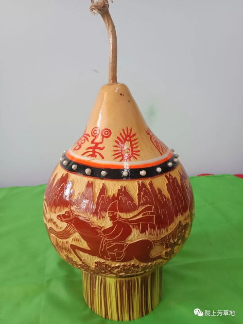 杭锦后旗民间工艺美术作品亮相市第二届展览，展现独特文化魅力