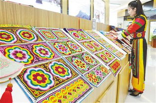 土族盘绣 指尖上的非遗之花，铺就互助贫困妇女增收致富路