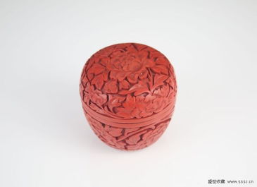 匠心传承 建国初老工艺品厂手工漆雕香盒的典雅之美